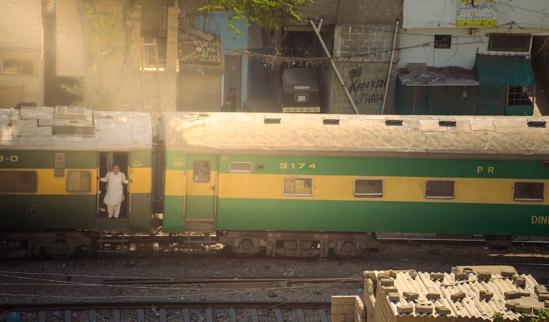 découvrez le plaisir du voyage en train à travers des paysages époustouflants et des expériences inoubliables. explorez des destinations variées tout en profitant du confort et de la commodité du train. embarquez pour une aventure unique dès aujourd'hui!